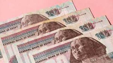 موظف في بنك حكومي مصري يسرق مبلغا كبيرة ويهرب خارج البلاد.