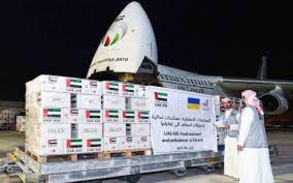 الإمارات ترسل طائرة تحمل 27 طناً من المساعدات للاجئين الأوكرانيين في بولندا